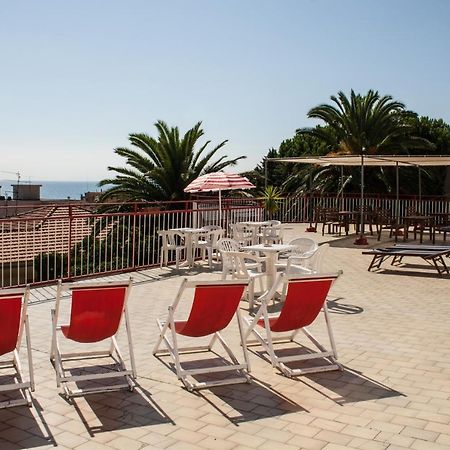 Casa Per Ferie Raggio Di Sole Bed and Breakfast Ceriale Eksteriør billede